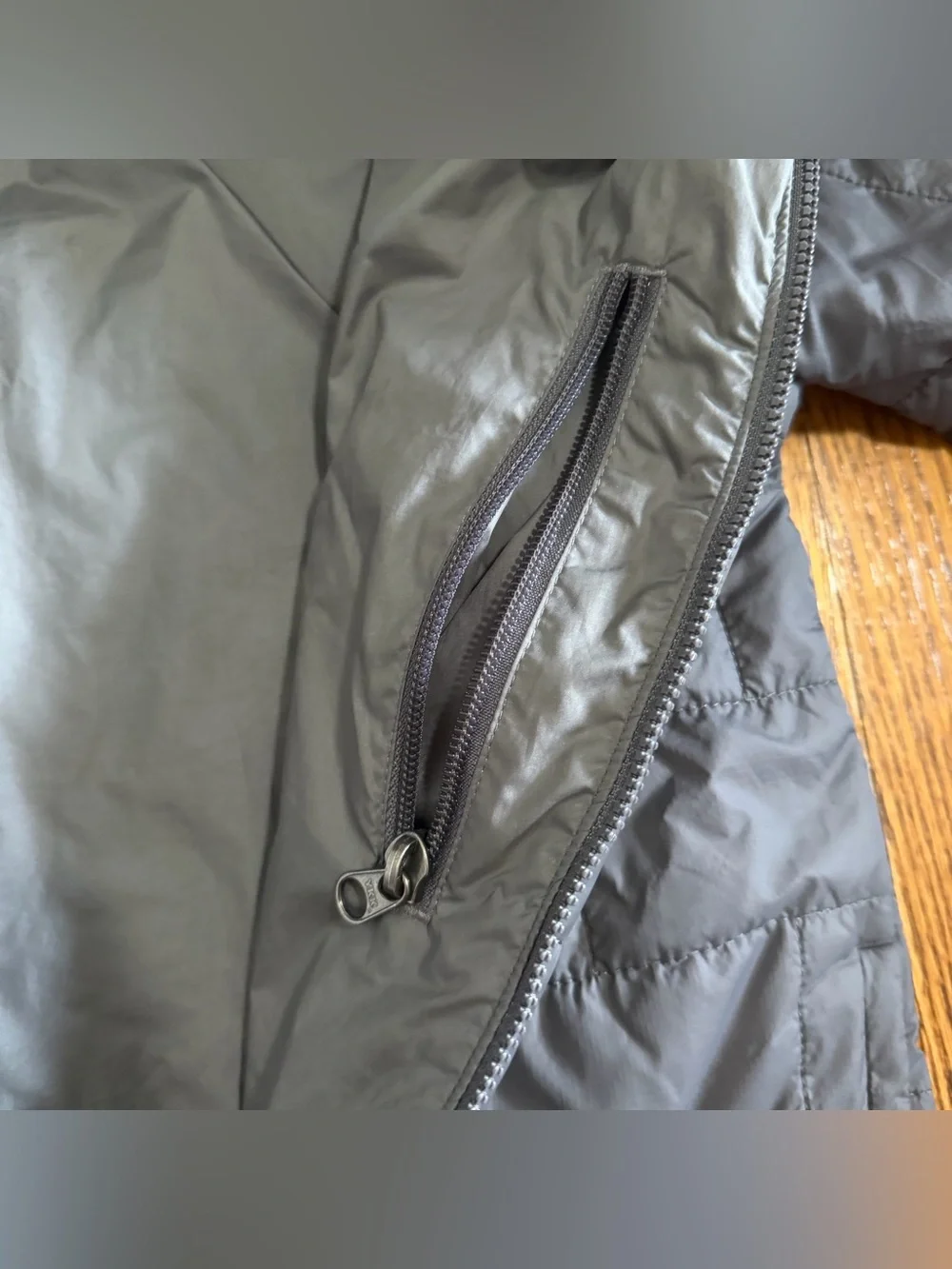 Patagonia Boys Dark Gray Quilted Down Jacket Size Large